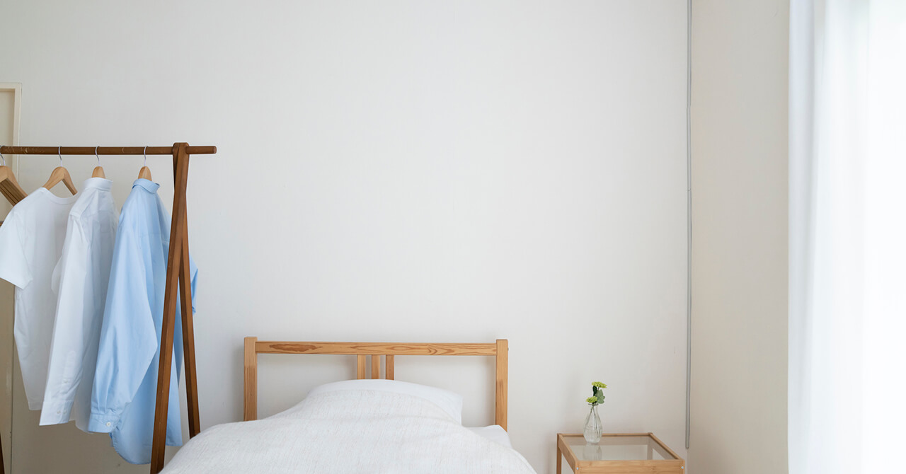 どうしても寝室がすっきりしない場合は「モノの量」を見直そう
