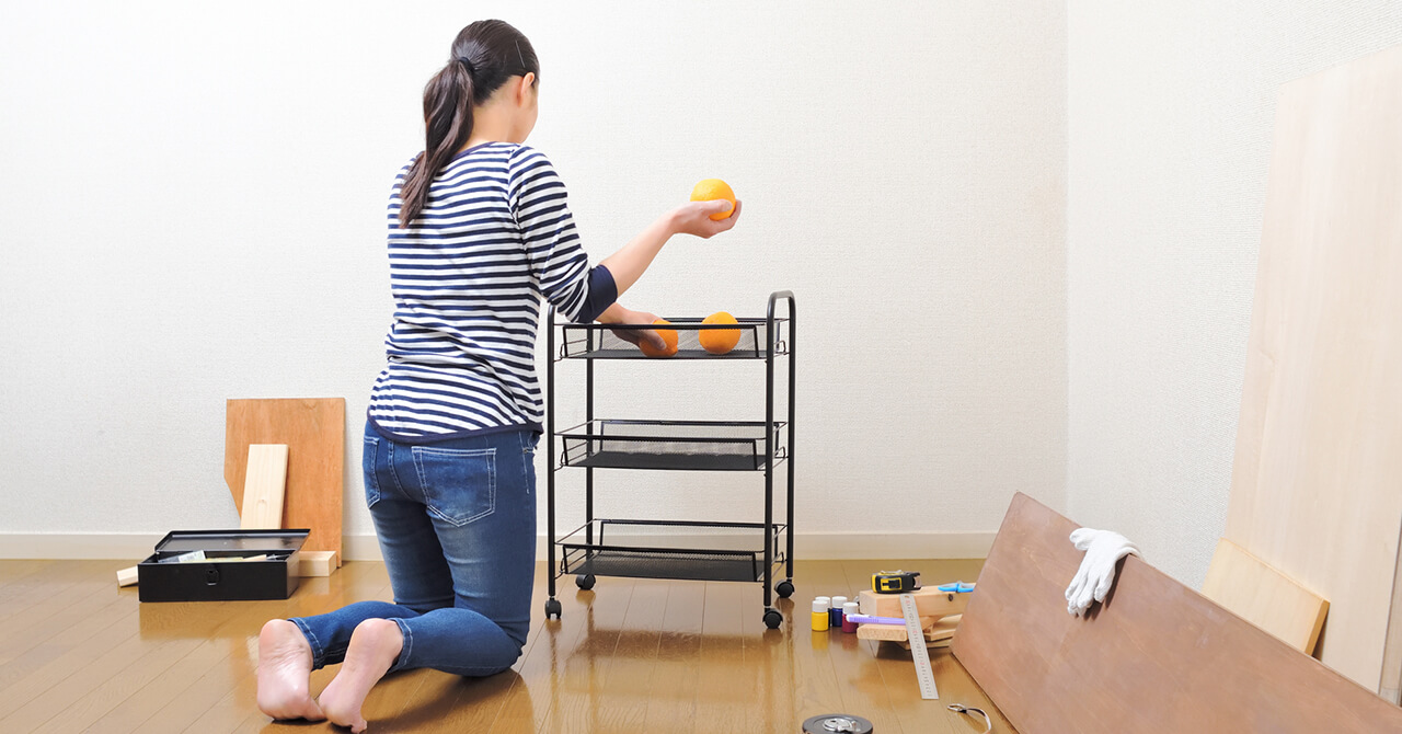 ワゴンやボックスを使ったテーブル下の収納アイデア