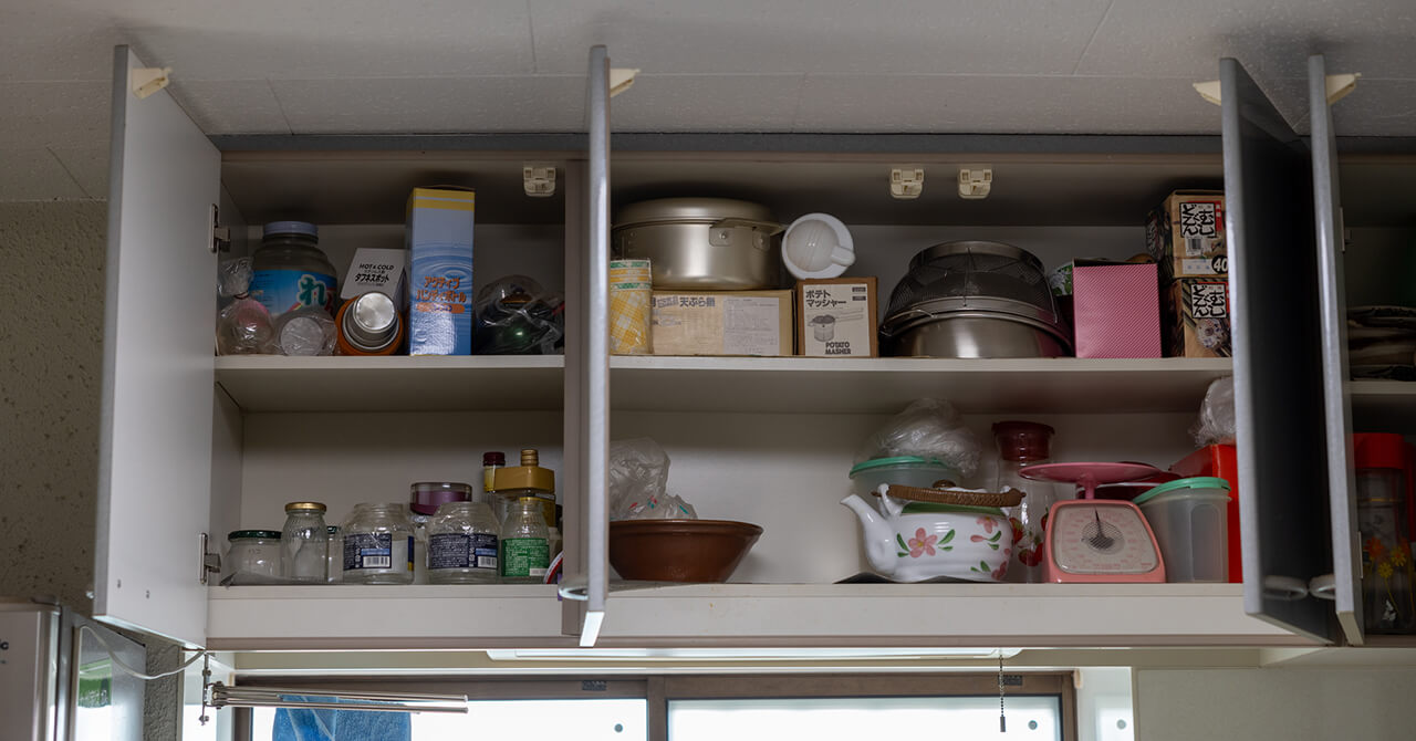 なぜキッチンの「上の棚」は使いにくい？