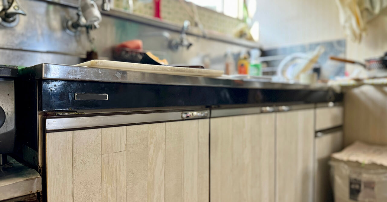 収納が足りない!キッチンにモノが溢れる場合の解決策