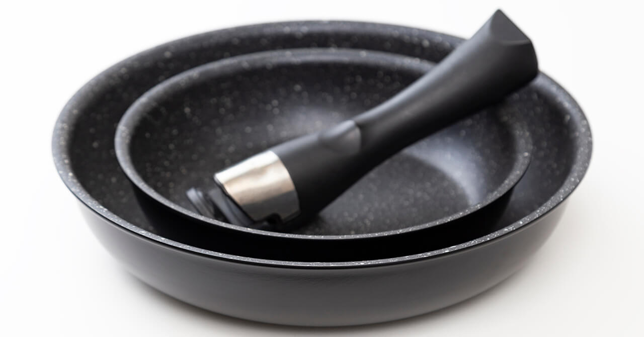 数が少ない・取っ手が取れる場合の「重ねる収納」