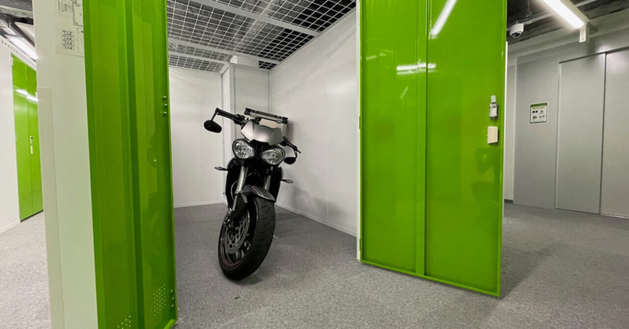 バイクの室内保管が可能な屋内型トランクルーム